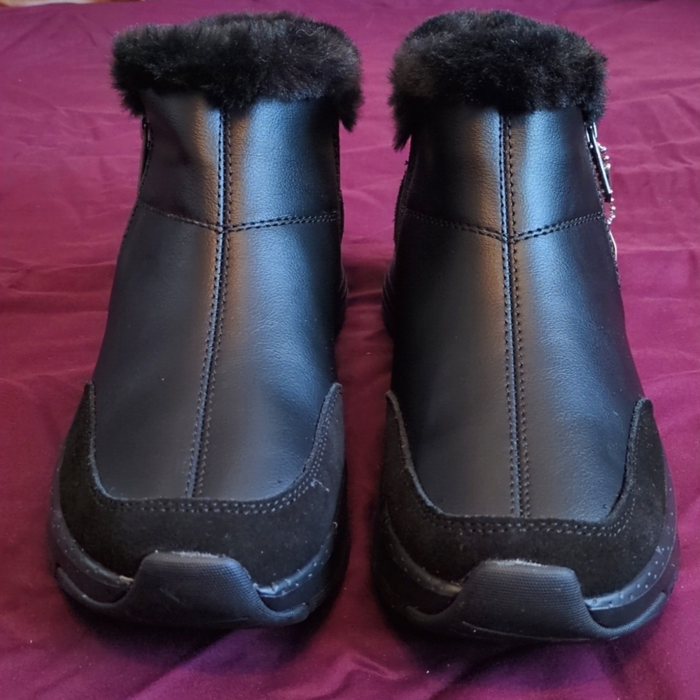 NWT Women's Skechers Air-Cooled ArchFit boots size 6.5 black with faux fur top - Picture 2 of 10